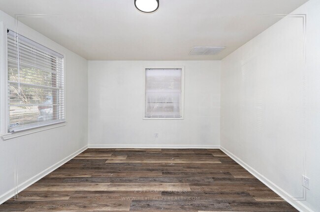 Building Photo - Updated Brick 3 Bed 1 Bath Home with Huge ...