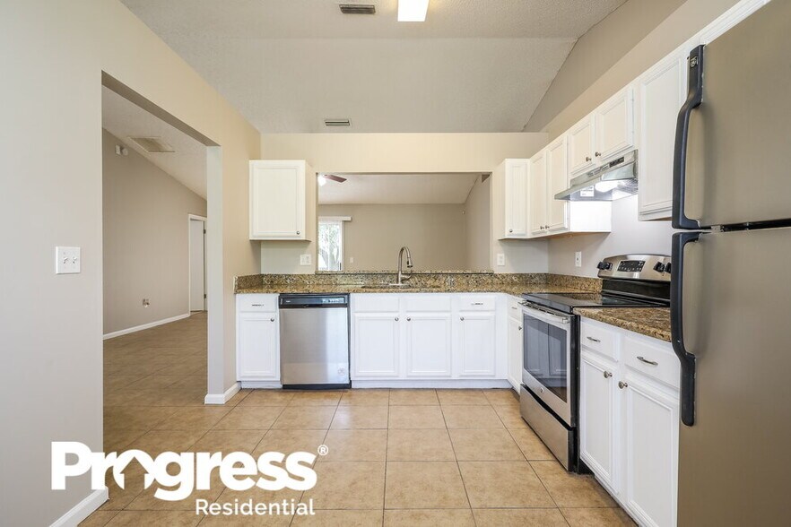 Building Photo - 1615 Twin Oak Ln