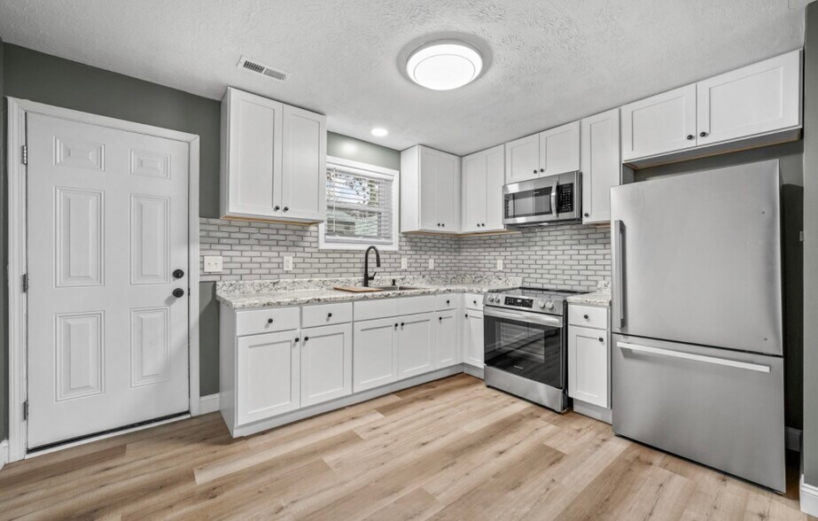 Building Photo - 680 Roddy Dr