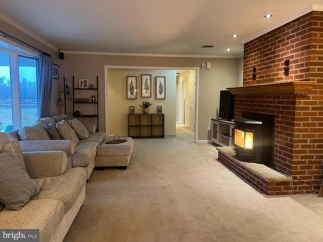 Building Photo - 46 Buck Dr