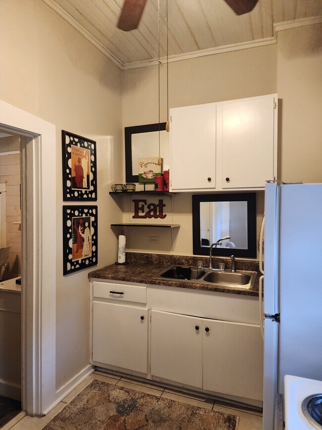 Building Photo - 1107 Monroe St