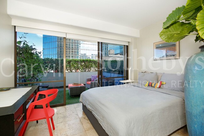 Building Photo - Fully Furnished Studio in the heart of Dow...