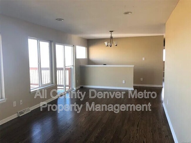 Building Photo - 1660 S Deframe Ct