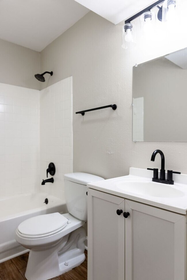 Building Photo - The Spruce - 1-Bedroom at Autumn Ridge Apa...