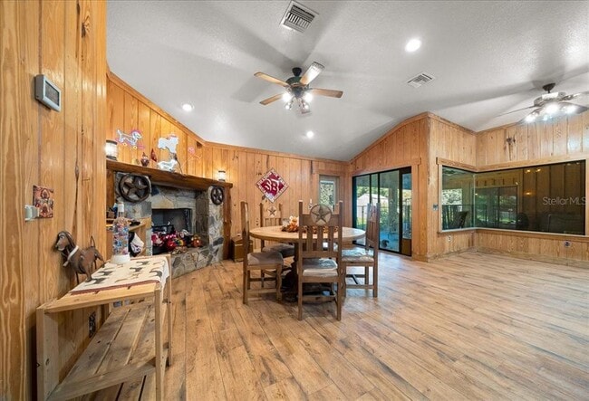 Building Photo - 3135 NE 49th St