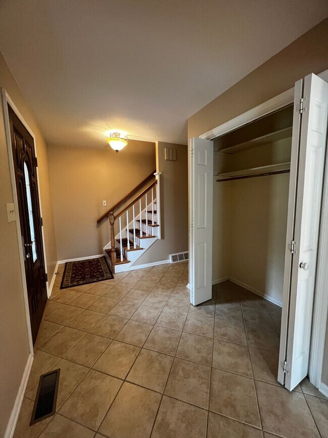 Building Photo - 75 Plymouth Cir