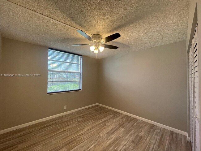 Building Photo - 7875 Margate Blvd