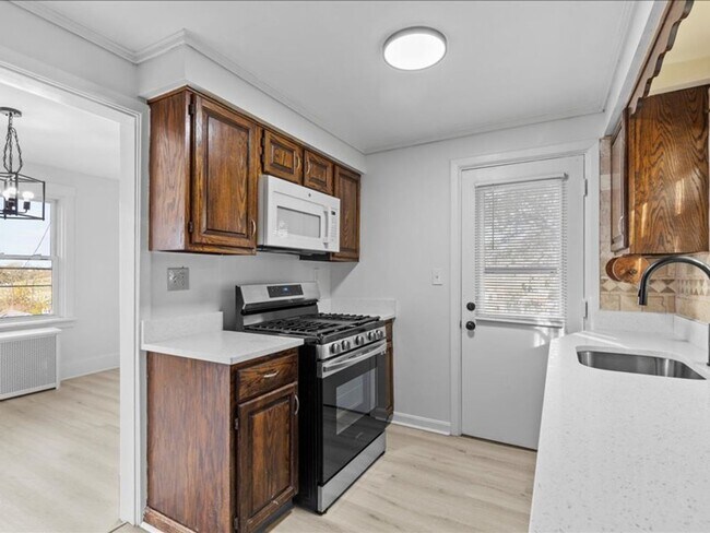 Building Photo - Updated 2 Bed, 1.5 Bath Home in Carrick For Rent – Move-In Ready