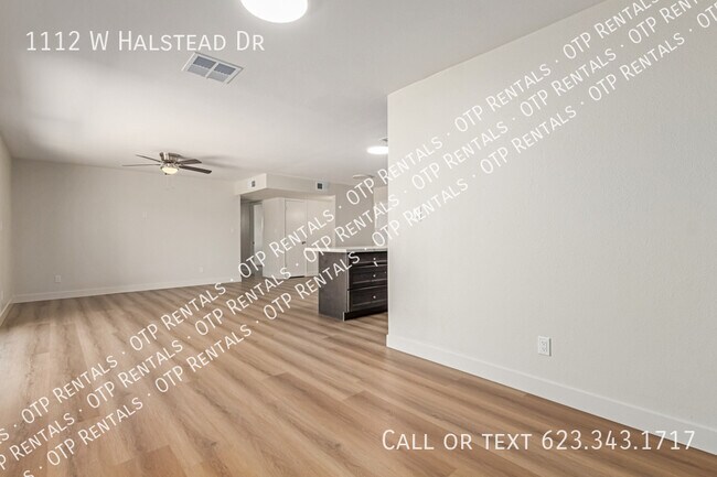 Building Photo - 1112 W Halstead Dr