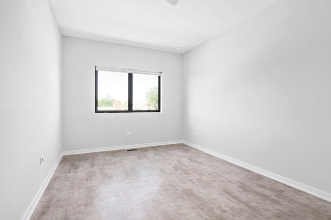 Building Photo - 6605 North Ave