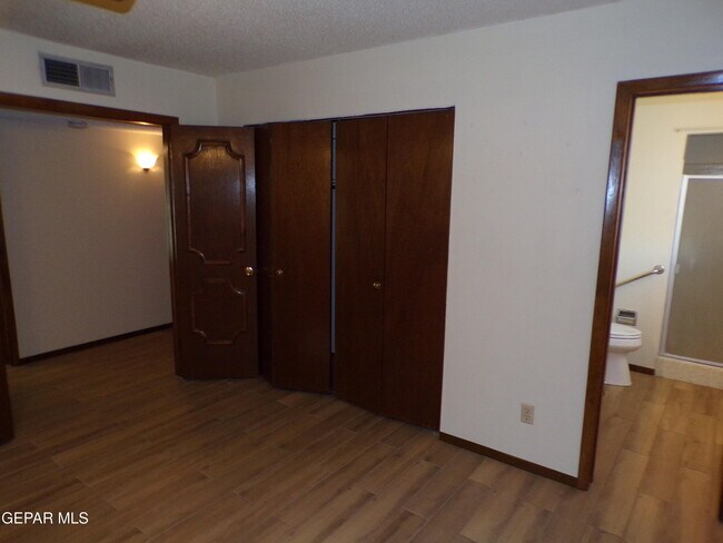 Building Photo - 4699 Round Rock Dr