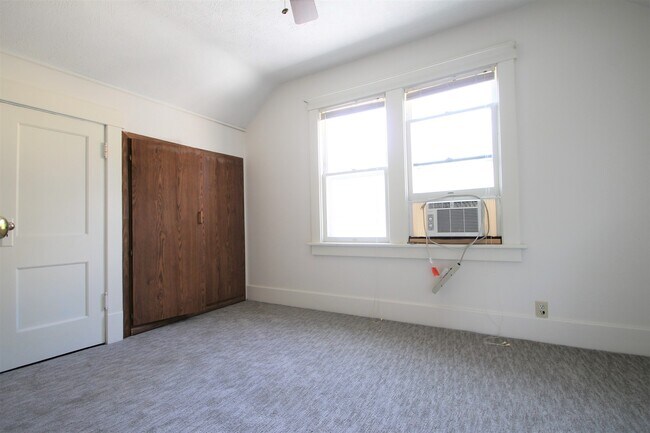 Building Photo - 3 Bedroom / 3 Bathroom Home | Near Downtown and Henry Doorly Zoo