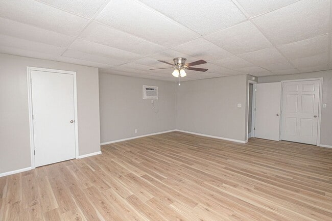 Building Photo - Newly Renovated - Move In Ready Home! 5 Bedrooms 3 Bathrooms