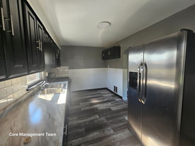 Building Photo - 2 bedroom 1 bath house for rent in West Mifflin