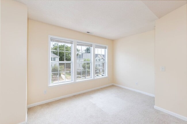 Building Photo - TWO BEDROOM HOME!