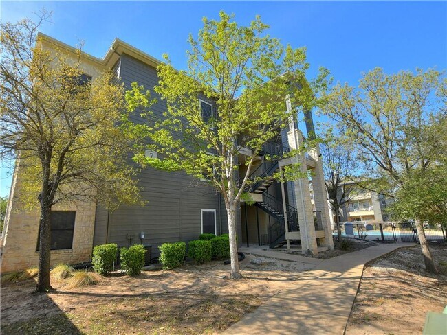 Building Photo - 2320 Gracy Farms Ln