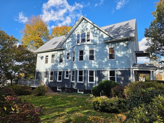 Building Photo - 302 Lexington Ave