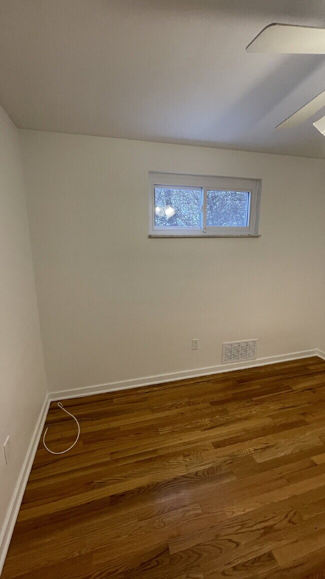 Building Photo - Charming 3 bed, 2 bath with finished basement!