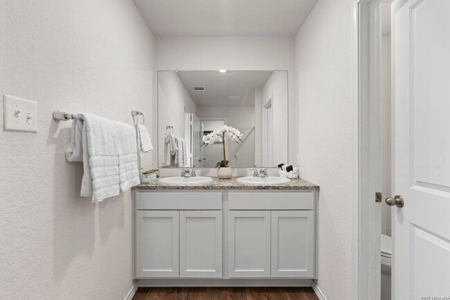 Building Photo - 3 Bedroom/2 Bath Redbird Ranch Subdivision