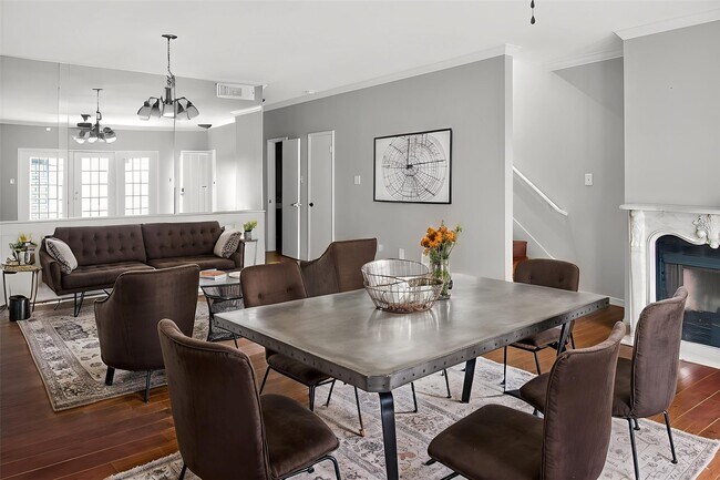 Building Photo - 562 Wilcrest Dr