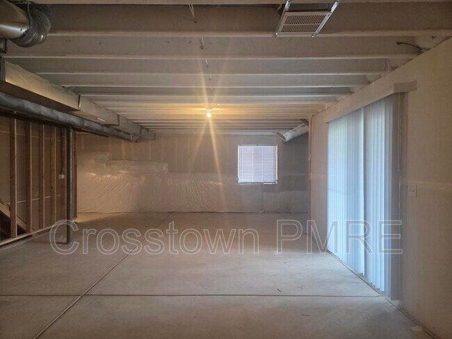 Building Photo - 612 87th Ave