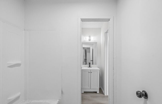 Building Photo - Updated Home w/ Large Backyard, Minutes fr...