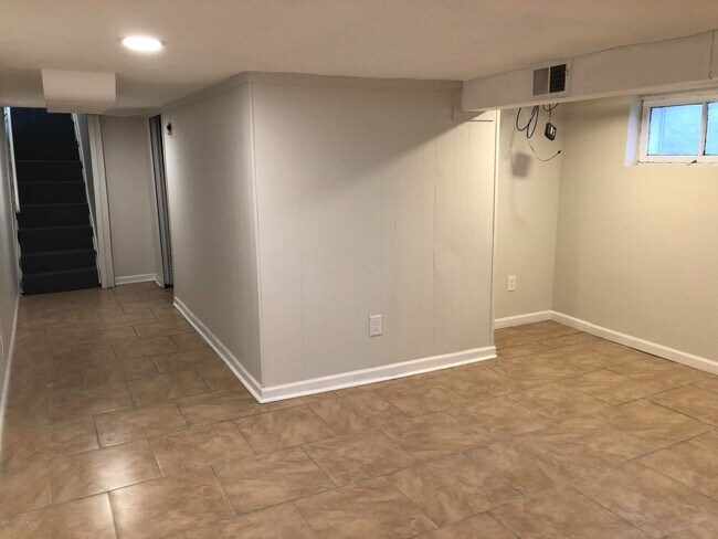 Building Photo - 1523 Christy Ave