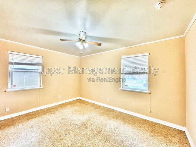 Building Photo - 2655 Hyman Pl