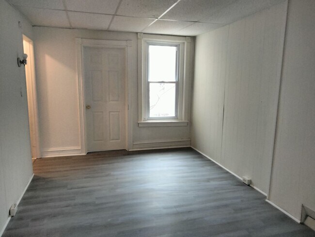 Building Photo - 530 N Fountain St