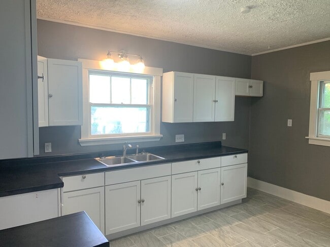 Building Photo - Spacious Updated Minne Lusa 3BR with Lots ...