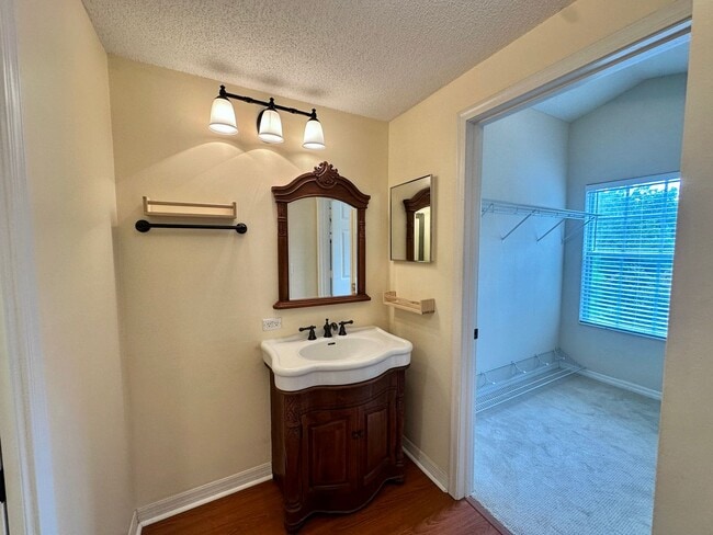 Building Photo - Charming 1-Bedroom Loft-Style Condo in The...