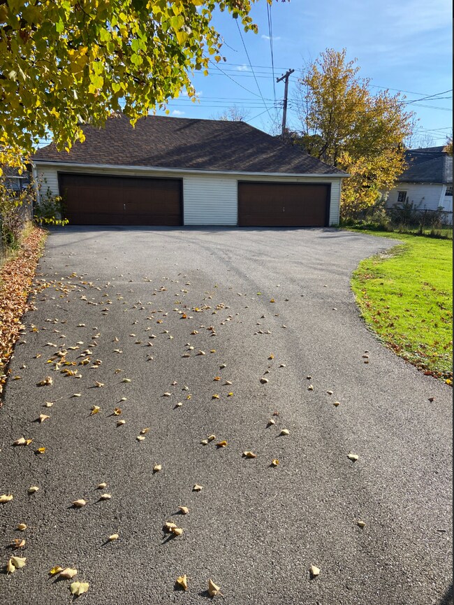 Building Photo - 157 Saranac Ave