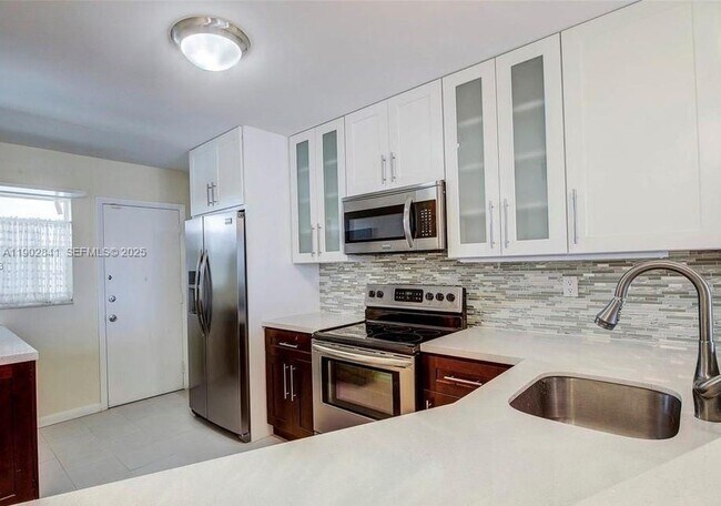 Building Photo - 1780 NE 191st St