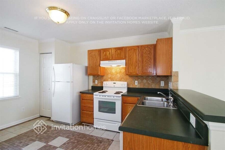 Building Photo - 2048 Buffalo Way