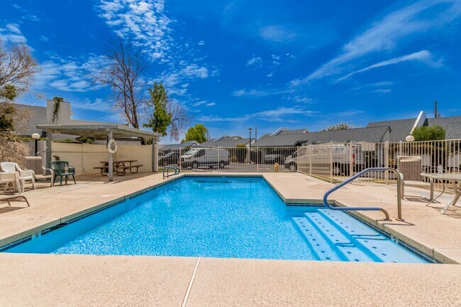 Building Photo - 3-Bedroom Furnished Townhouse with Private...