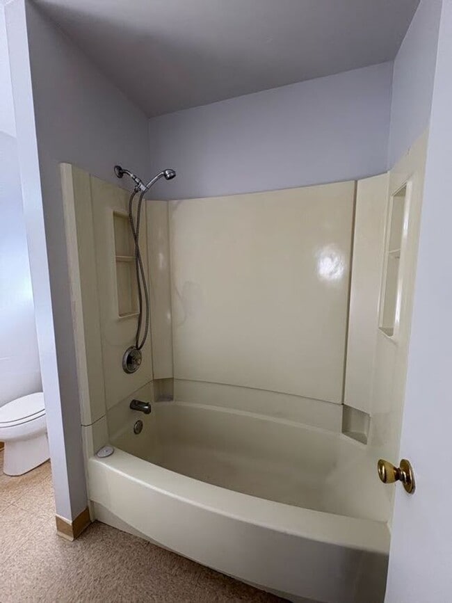 Building Photo - One bedroom one bathroom apartment for rent