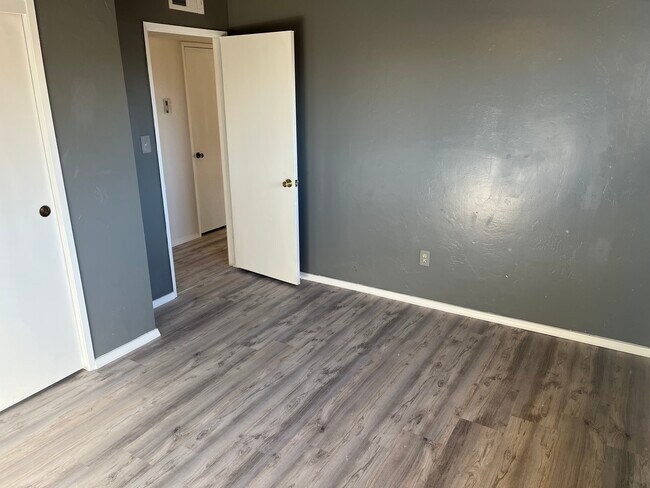 Building Photo - 24437 Tamarisk Ave