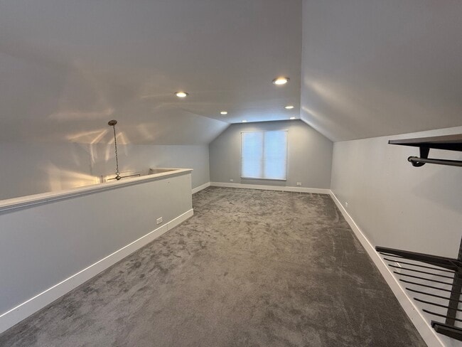 Building Photo - 15036 W Russell Rd