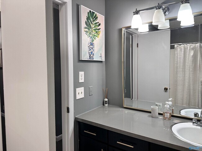 Building Photo - 701 Fagan Springs Dr SE