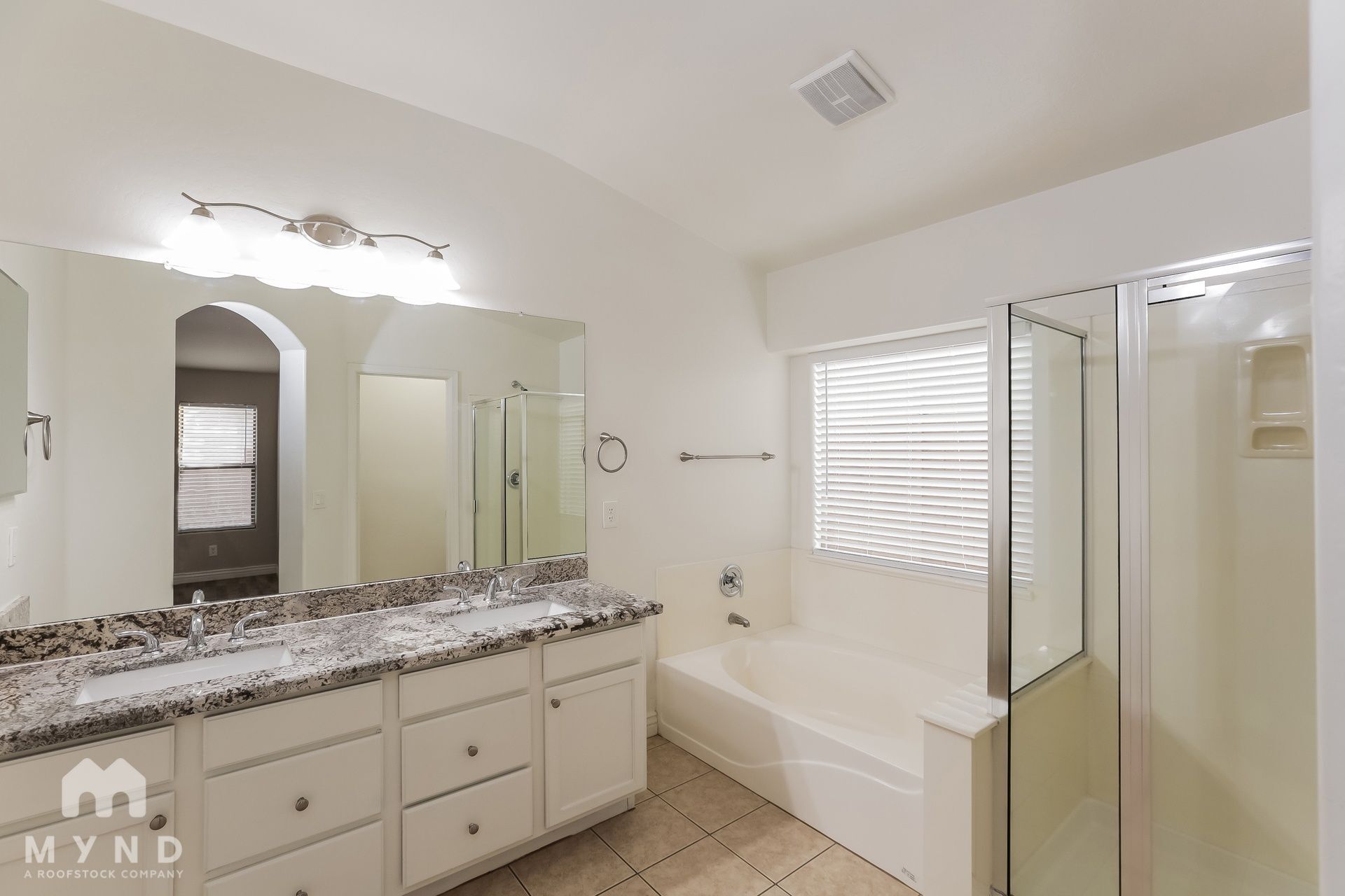 Building Photo - 5527 W Southgate Ave