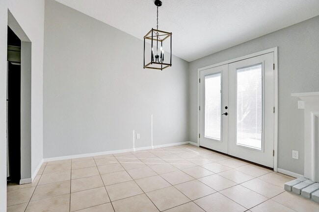 Building Photo - 5106 Spring Cir Dr