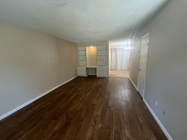 Building Photo - Fremont condo has nice recent upgrades!
