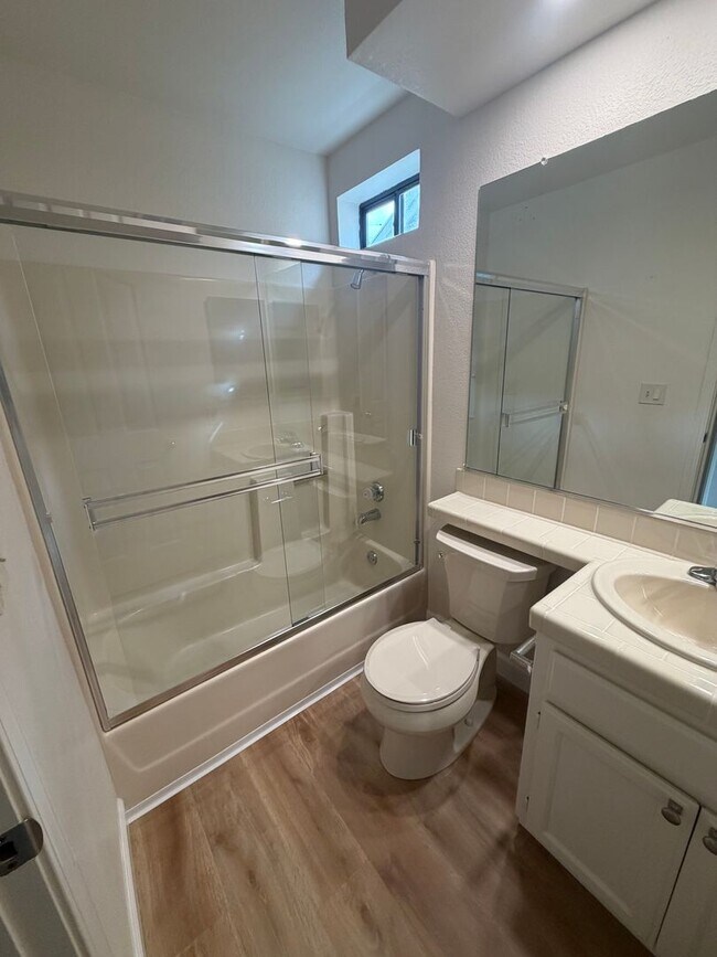 Building Photo - Beautifully Updated 2-bedroom 2 bath home blocks from Downtown Martinez!