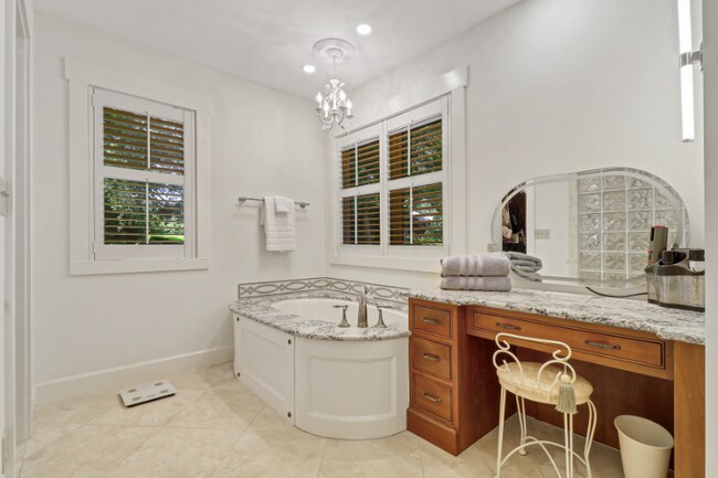 Building Photo - 7 Birkdale Ct