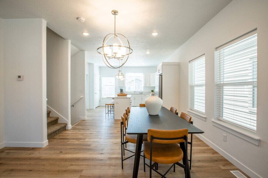 Building Photo - 642 E 460 S