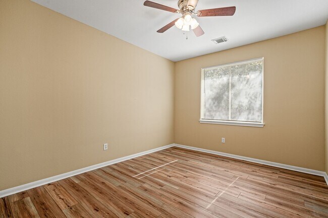 Building Photo - 8615 Traciney Blvd