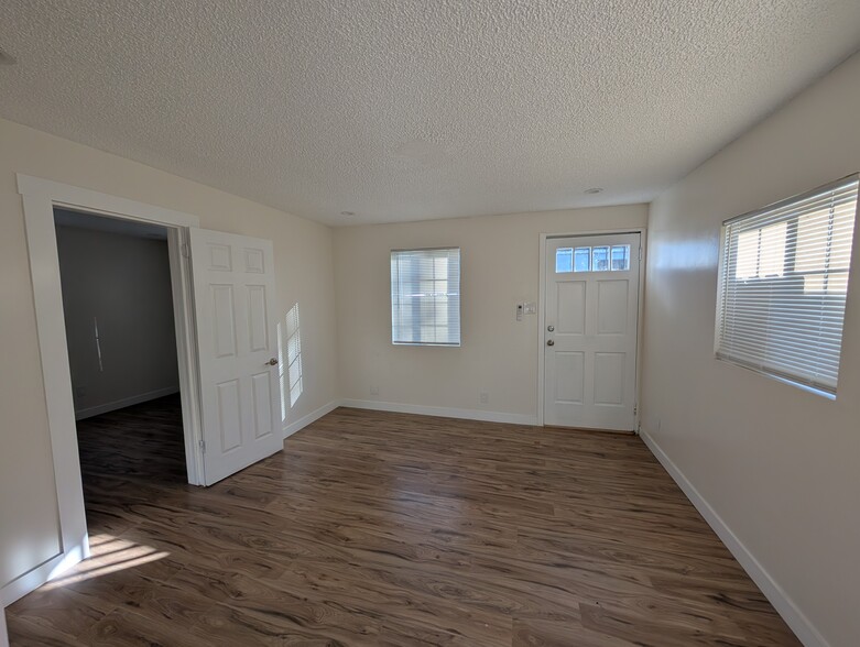living room - 1849 E Poinsettia St