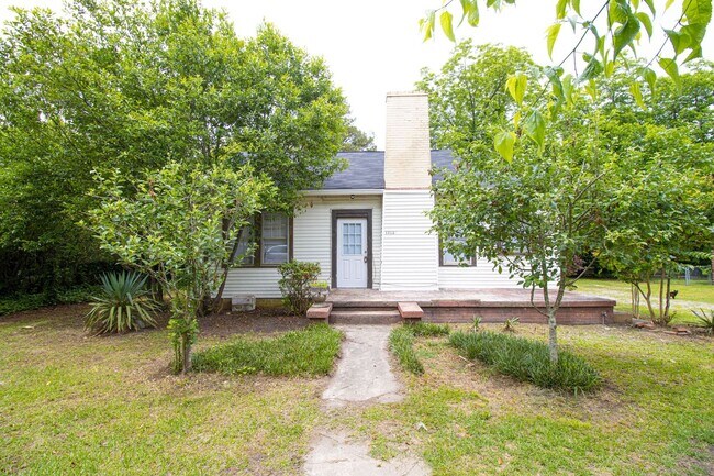 Primary Photo - 1213B Suber Street – Stylish, Comfortable ...