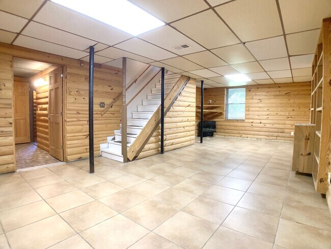 Building Photo - 3401 Oak Lawn Dr