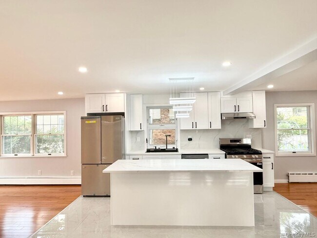 Building Photo - 20 Baylis Pl
